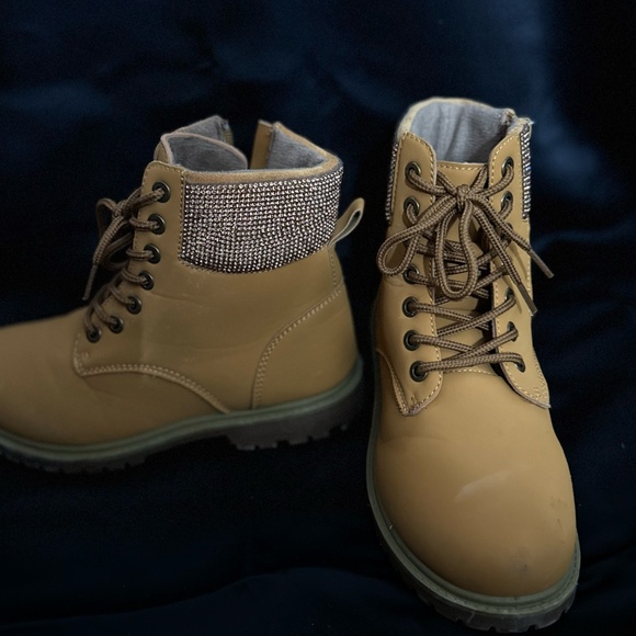 Charlotte Russe Beige Boots - Picture 4 of 4